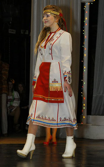 Современное удмуртское национальное платье